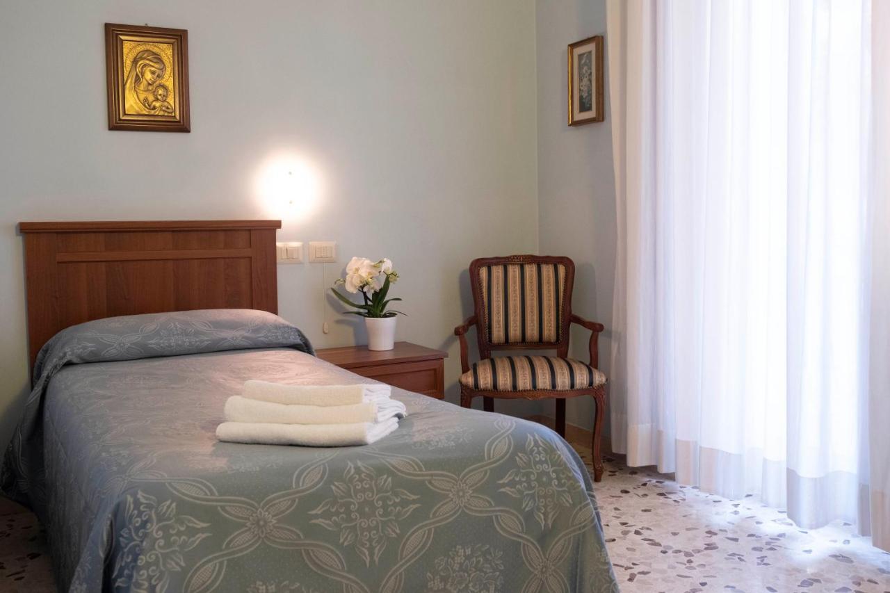 Villa Fatima, Casa Per Ferie Рим Екстериор снимка